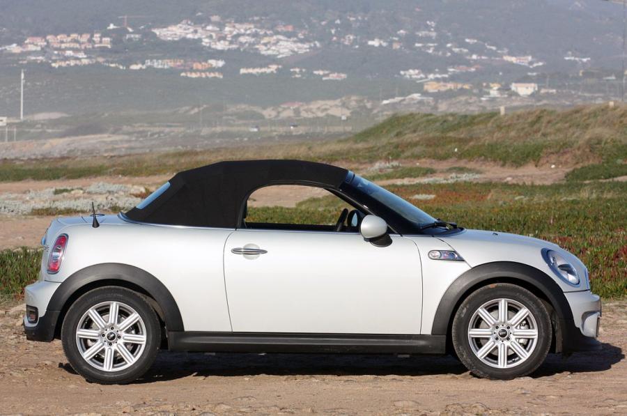  Mini Cooper S Cabrio 2012 года  (фото 18 из 51)